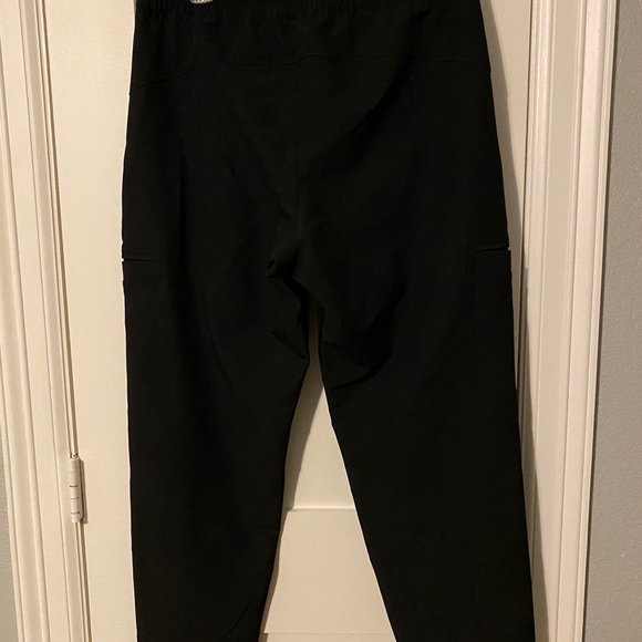 Old navy rec trek pants - Picture 3 of 3